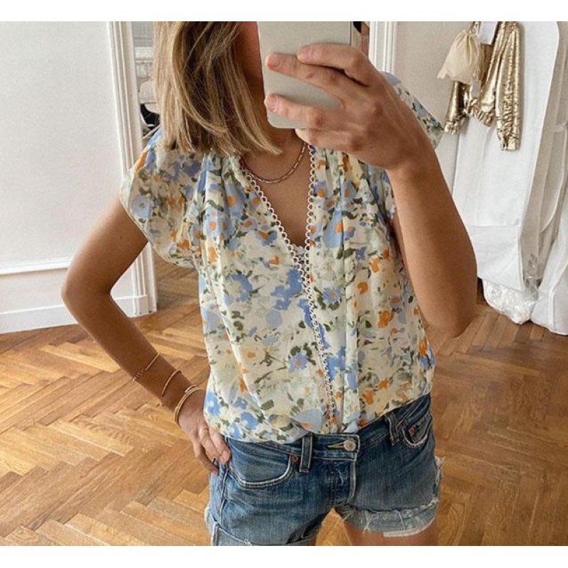 Cute Floral Print V-Neck Tee