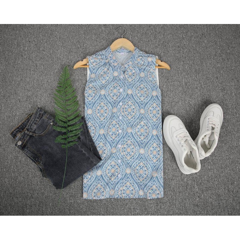 Special Print V-Neck Sleeveless Top