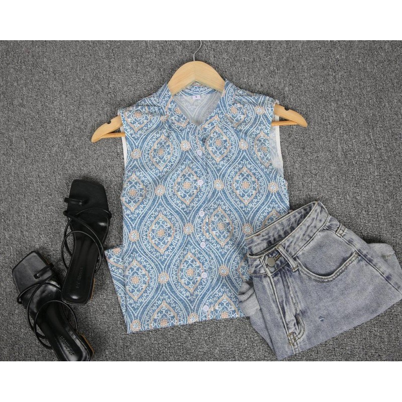 Special Print V-Neck Sleeveless Top